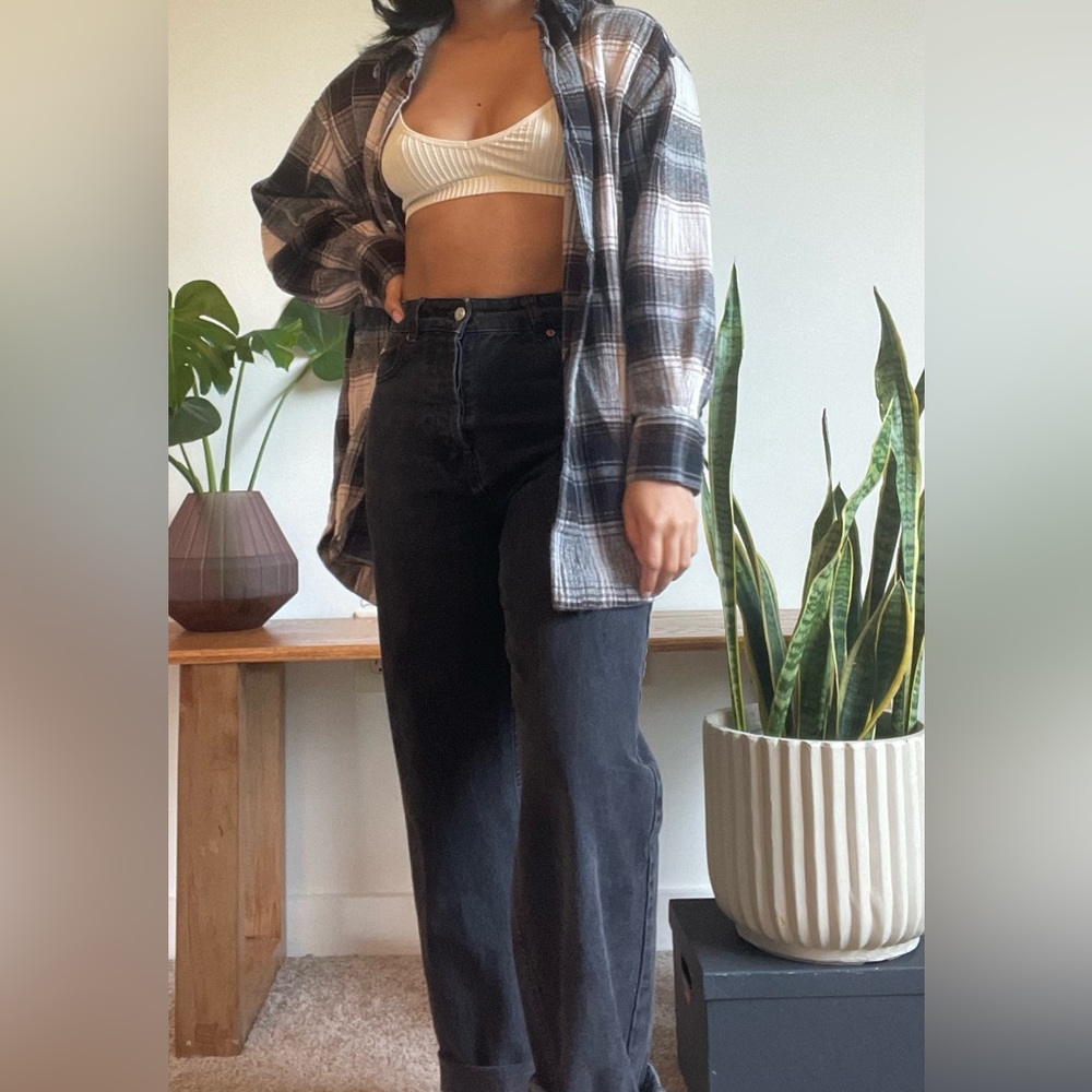 Warm neutrals flannel. Model 5’0”- 110lbs for reference